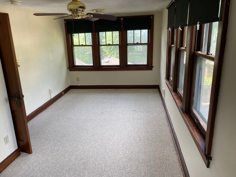 Primary bedroom (carpeted) - 4441 Wyoming St