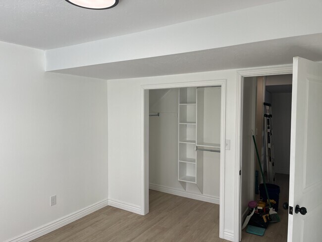 Building Photo - 262 1660 W