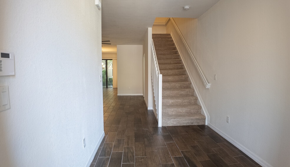 Building Photo - 1042 NW 33rd Mnr