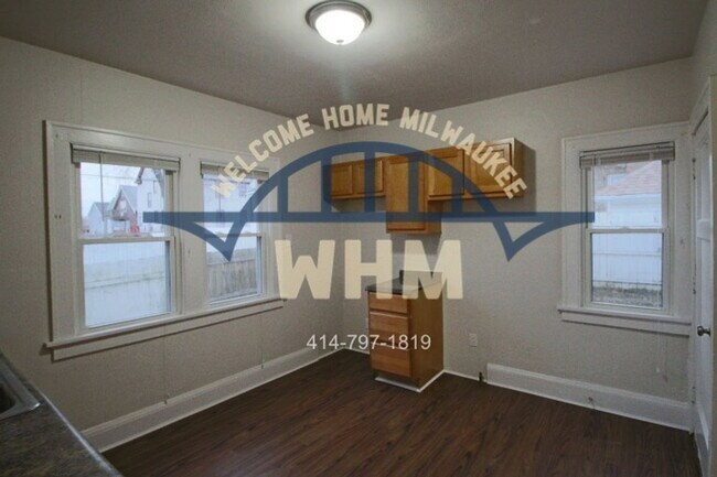 Building Photo - 221 W Ring St