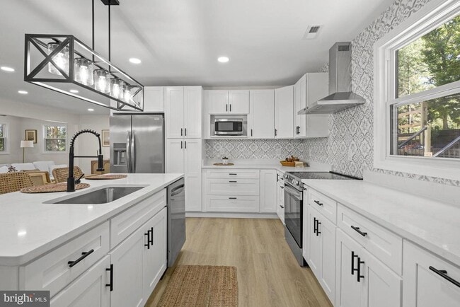 Building Photo - 440 Redbud Ln