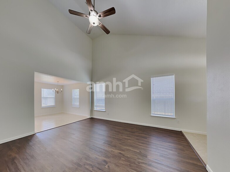 Building Photo - 31702 Regal Park Ct