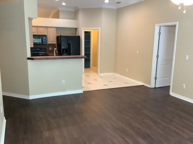 Building Photo - 181 Johns Glen Dr