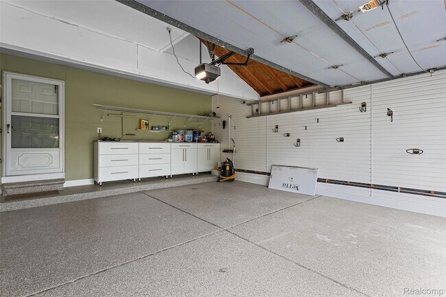 Building Photo - 6552 Orion Rd