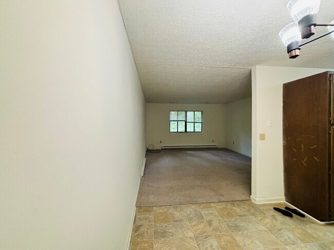 Building Photo - 1813 Gardenspring Dr