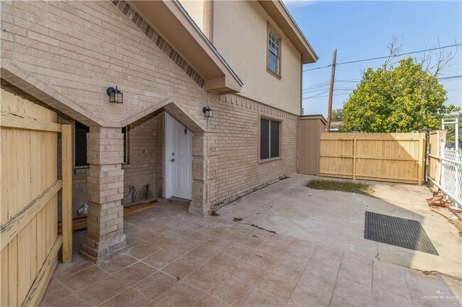 Building Photo - 21 E Saenz Ave