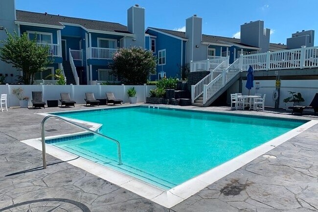 Building Photo - 3506 Cove View Blvd