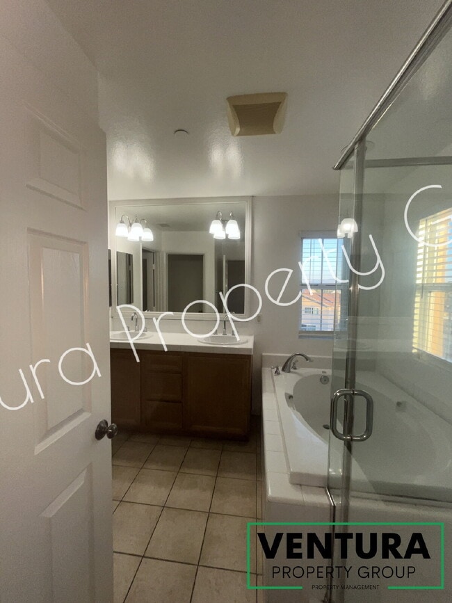 Building Photo - Spacious 4-Bed, 3-Bath Townhouse Retreat at The Gated Community at the Cottages