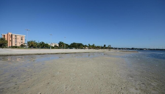 Building Photo - 1120 N Shore Dr NE