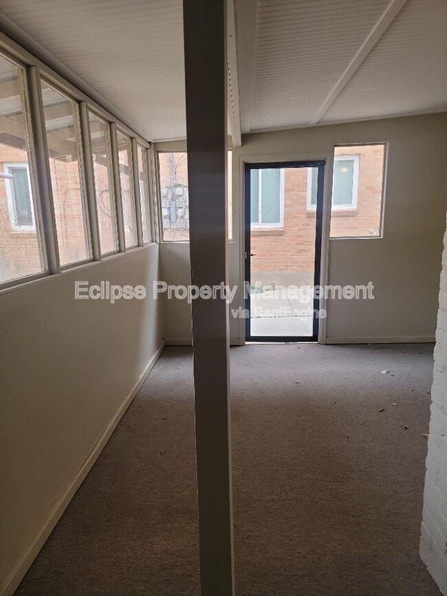 Building Photo - 805 3rd St