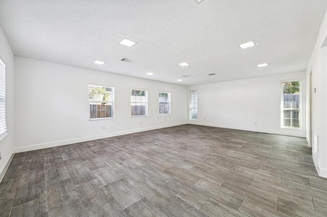 Building Photo - 5511 Caversham Dr