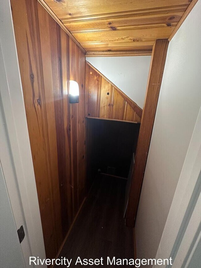 Building Photo - TWO-STORY BEAUTY IN BERCLAIR!!!! SECTION 8...