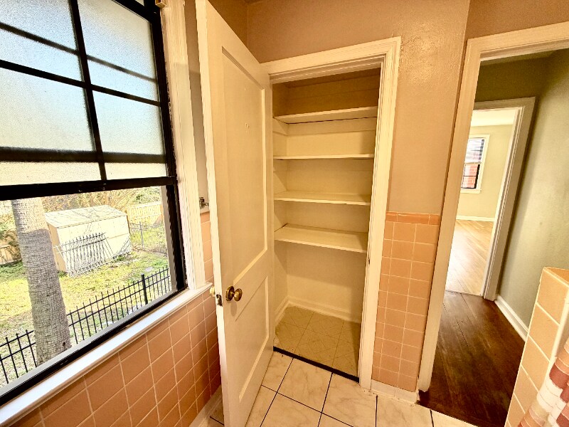 Building Photo - 1843 Hubbard St