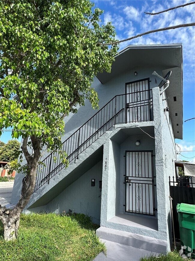 Building Photo - 1687 SW 10th St