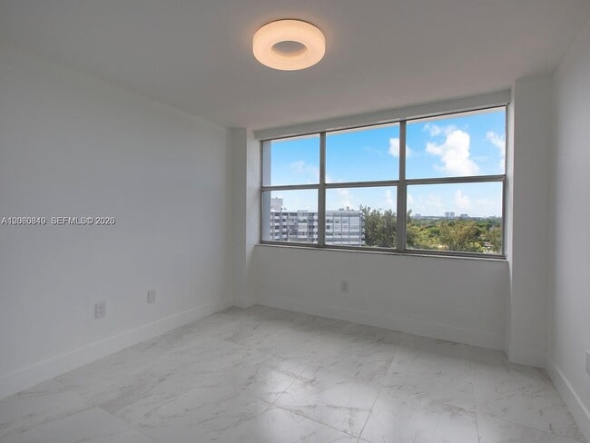 Building Photo - 1200 NE Miami Gardens Dr