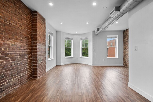 Building Photo - 103-105 Broadway