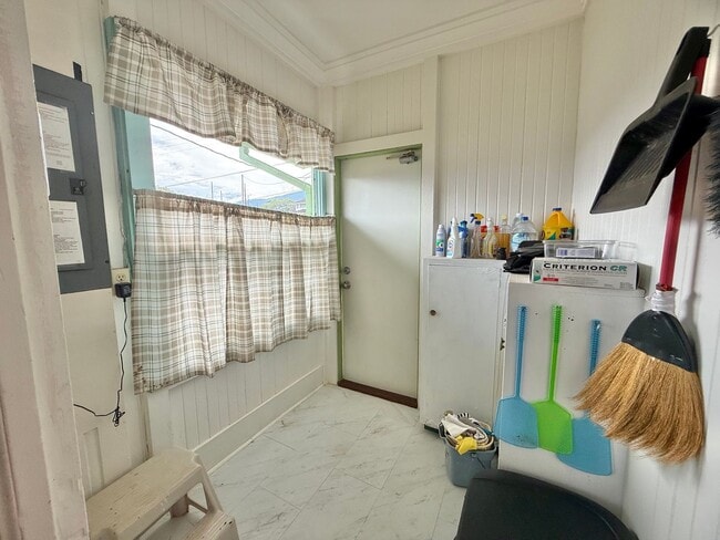 Building Photo - Partially Furnished Spacious 5 Bedroom / 2 Bathroom Home with Ocean View – Sandhills