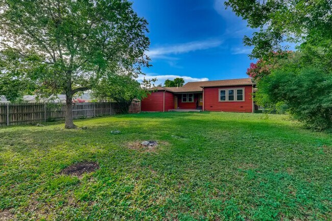 Building Photo - Minutes From Woodlawn Lake - 4 miles from ...