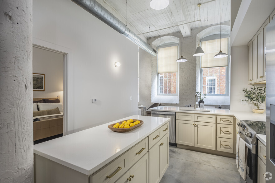 1BR, 1BA - 700SF - Kitchen - The Lofts at King Mill