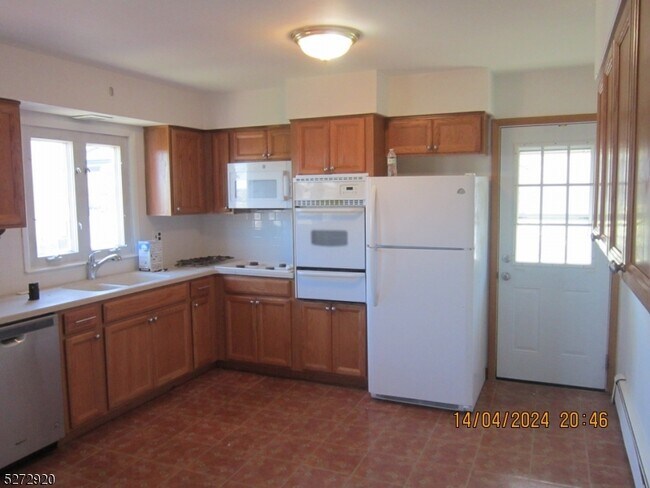 Building Photo - 138 Haverhill Ave