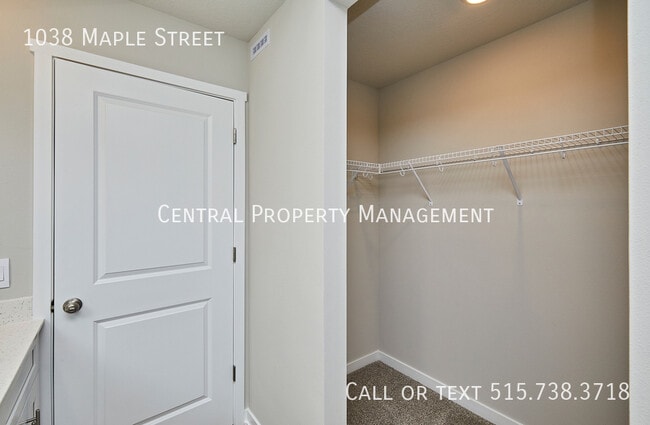 Building Photo - 1038 Maple St