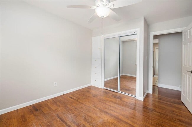 Building Photo - 2312 W Holly St