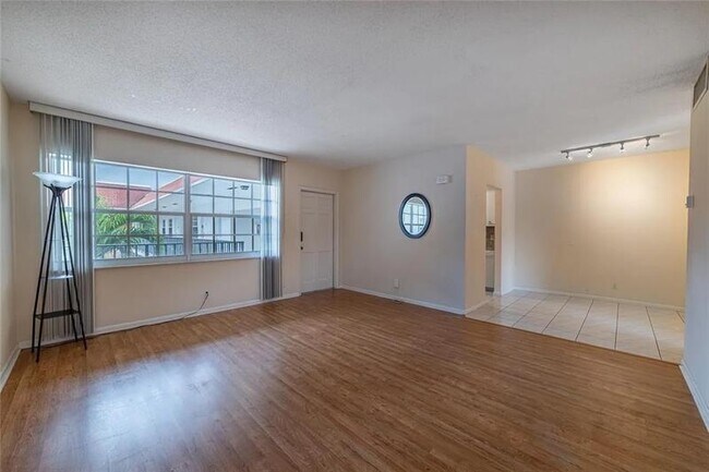 Building Photo - 2424 NE 9th St