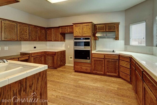 Building Photo - Granville Realty Rental Home