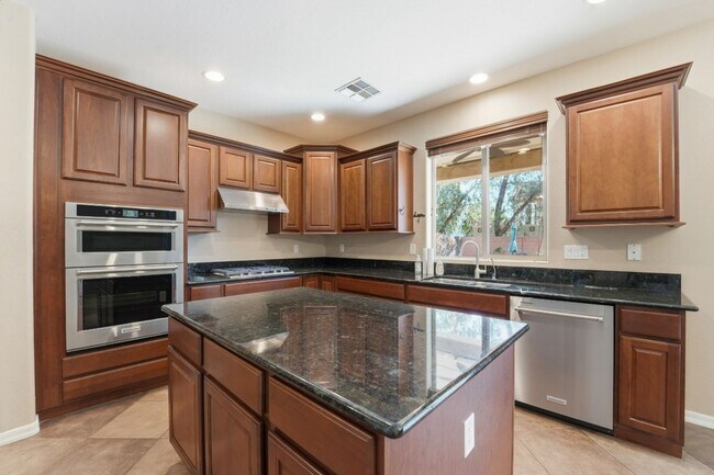 Building Photo - Spacious 3-Bedroom + Loft Home with Mountain Views in Stetson Valley