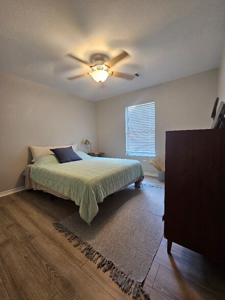 Building Photo - 1408 Riverside Dr