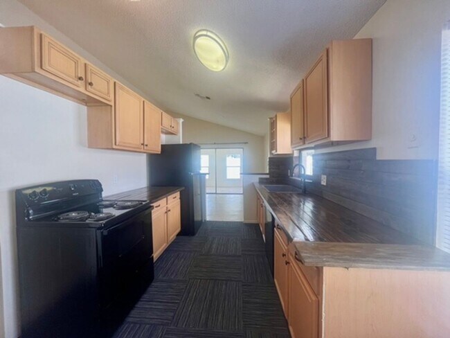 Building Photo - Orlando - 4 Bedroom, 2 Bathroom - $2550.00