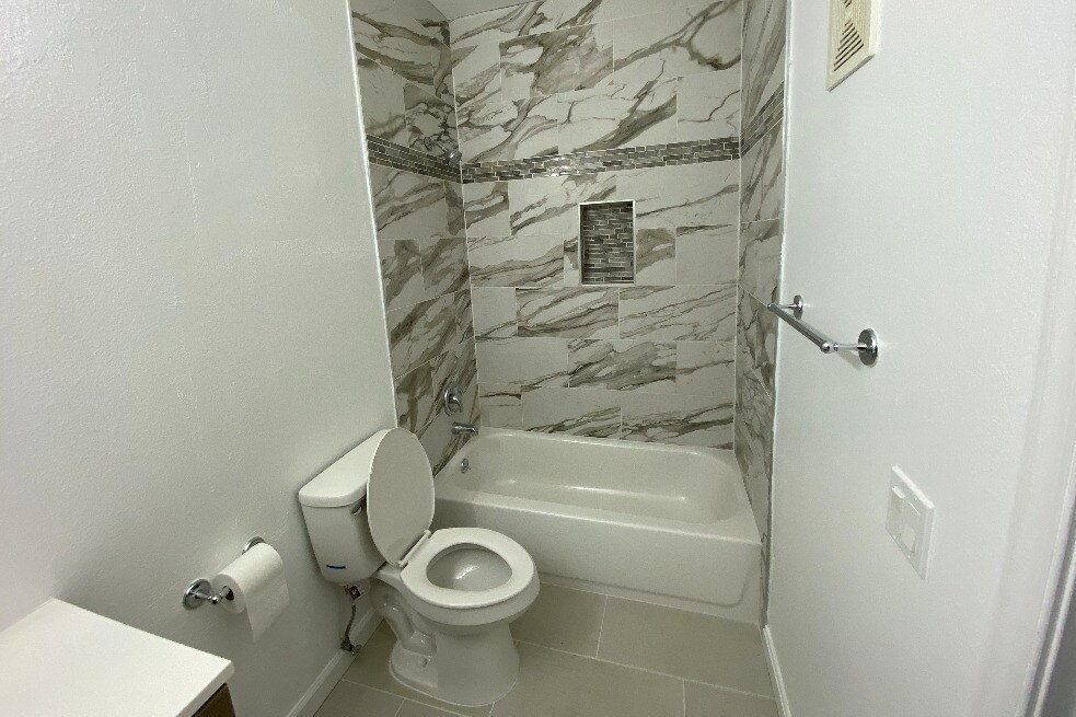 Building Photo - 1530 Spring Gate Dr