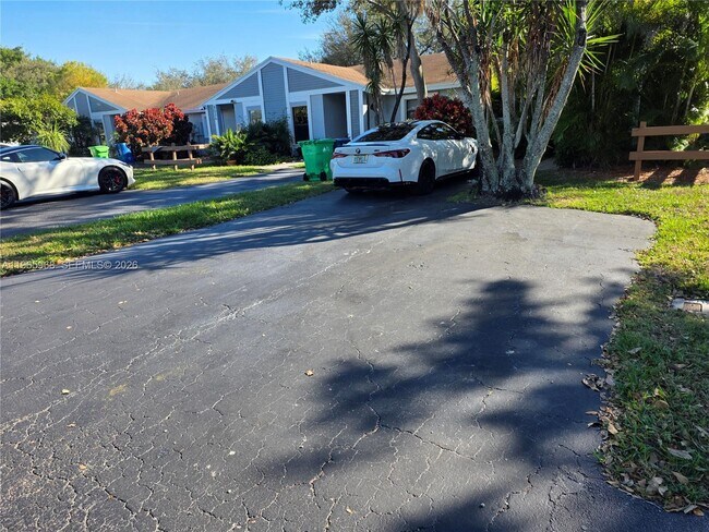 Building Photo - 8044 NW 41 Ct