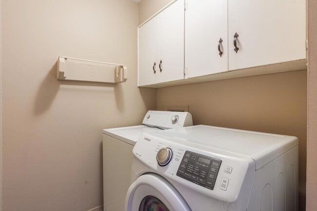 Building Photo - 8401 Tecumseh Dr