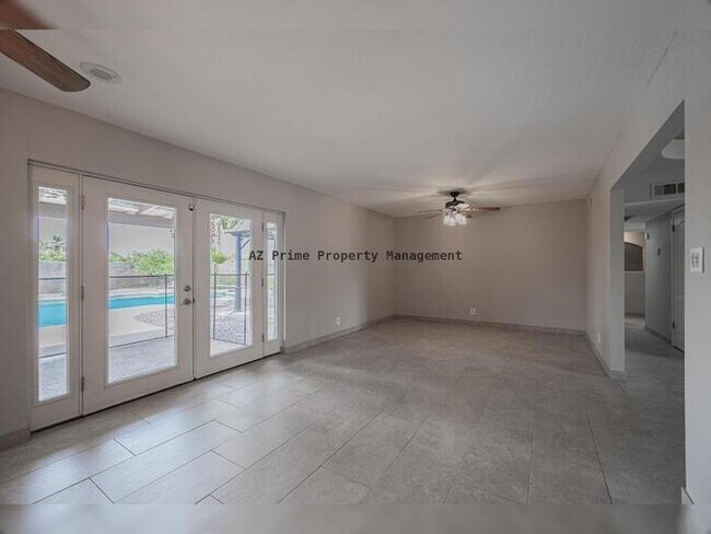 Building Photo - 542 W Pampa Ave