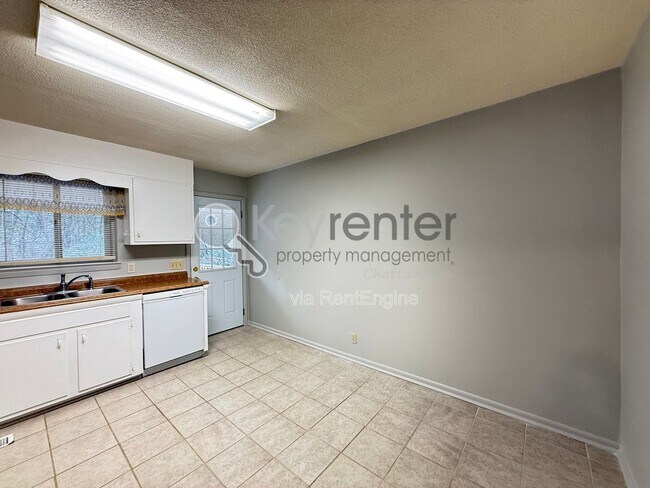 Building Photo - 550 Alexander Dr