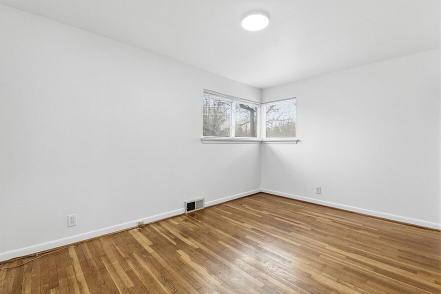 Building Photo - 1152 Burch Ln