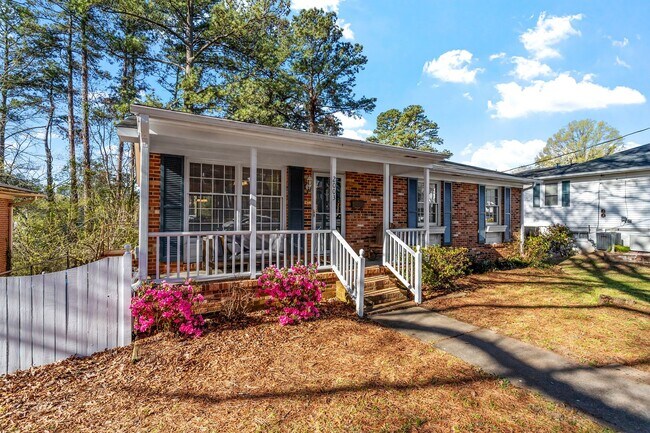Building Photo - Charming 3 Bed, 2 Bath on Ward Street, Close to Universities
