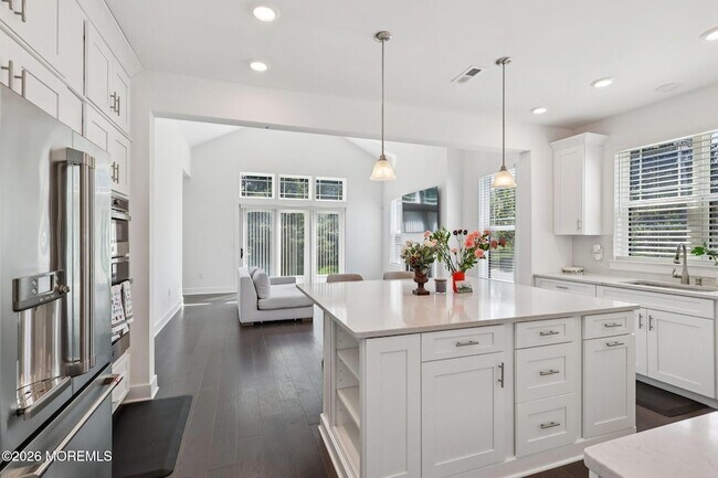 Building Photo - 2 Dogleg Ln