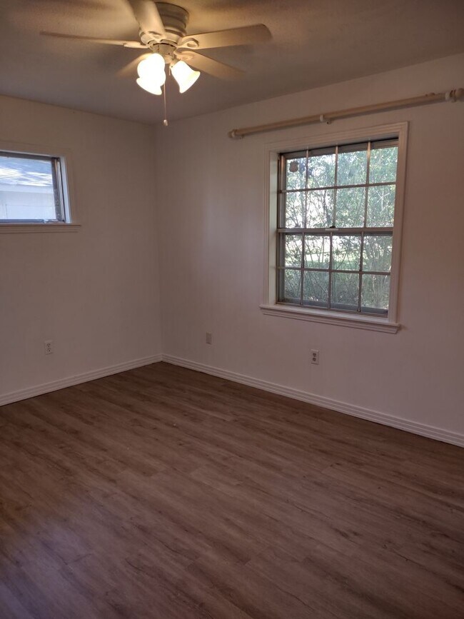 Building Photo - 2814 Teasley Dr