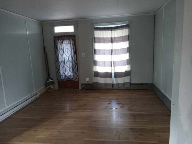 Building Photo - 719 Seneca St