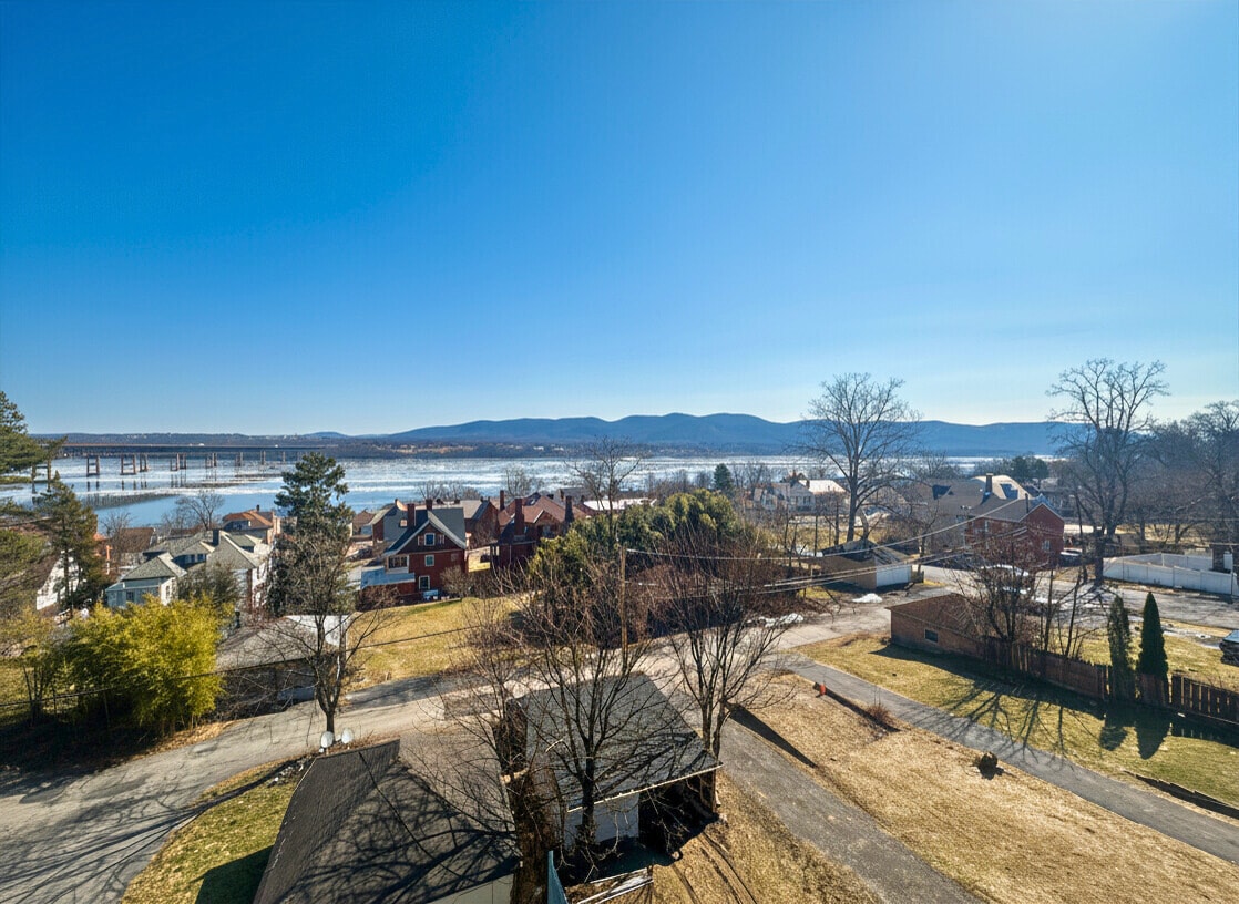 Building Photo - 498 Liberty St