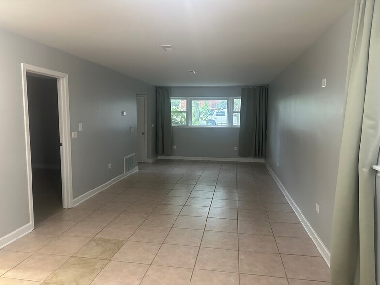 Living room - 732 Dobson St