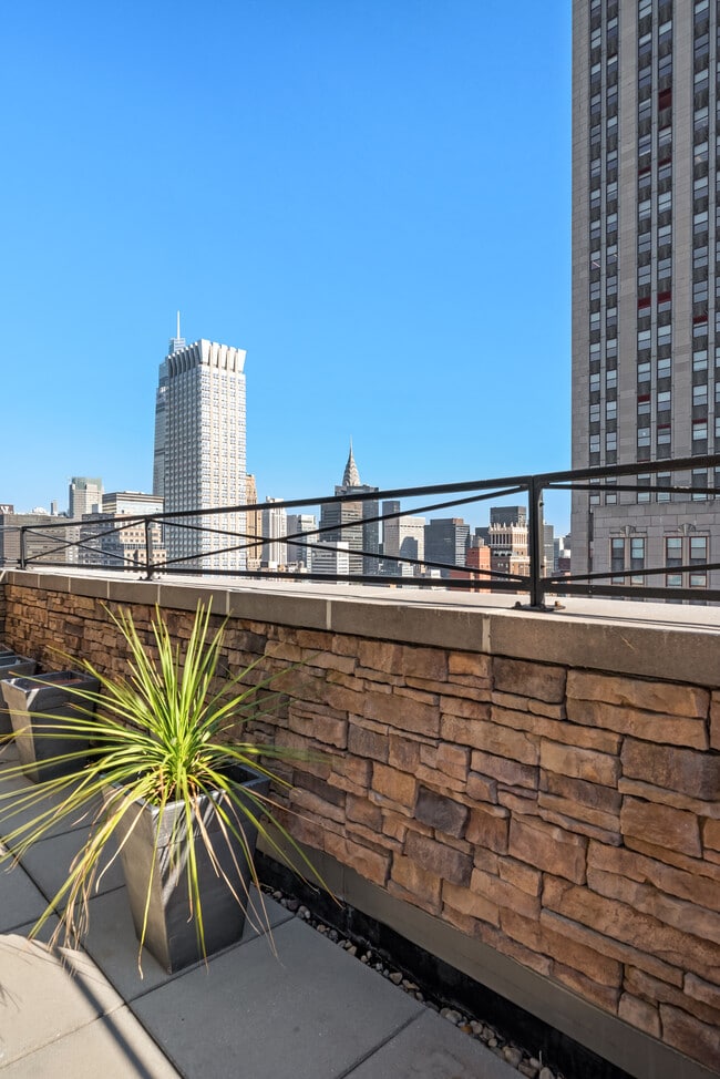 Building Photo - 35 W 33rd St