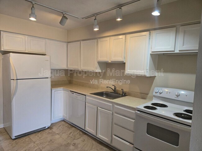 Building Photo - 2905 W Marquette Woods Rd