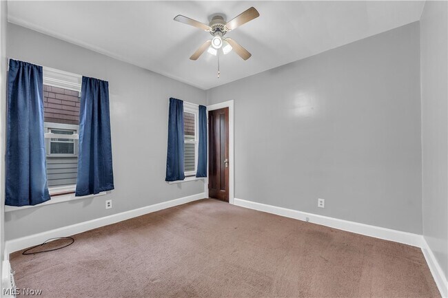 Building Photo - 1042 Mozina Dr