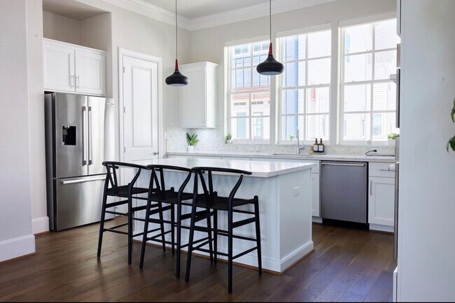 Building Photo - 815 Bringhurst St