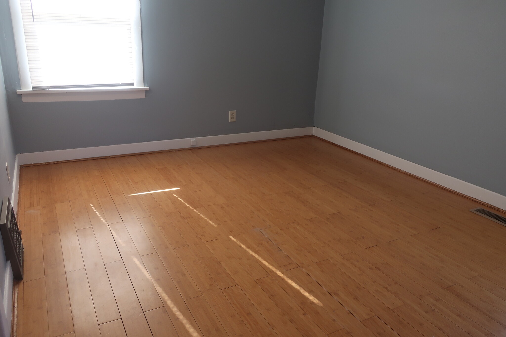 Building Photo - 710 Monroe St