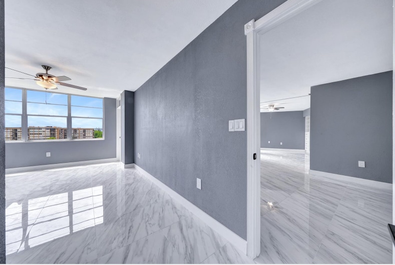 Building Photo - 1100 Saint Charles Pl