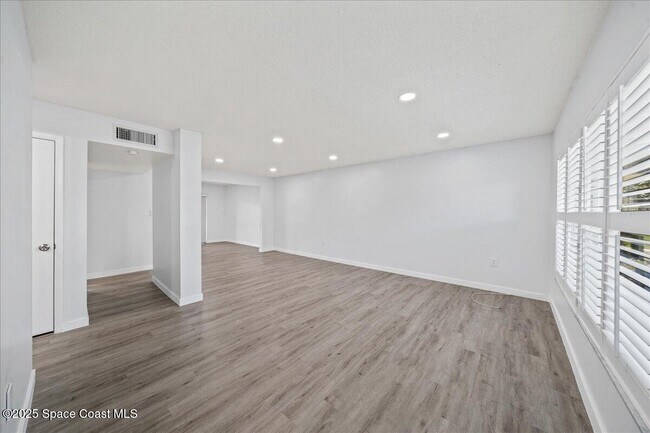 Building Photo - 413 Blue Jay Ln